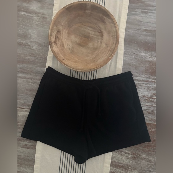 🌿🦋 Universal Thread Black Athletic Shorts - Picture 3 of 6